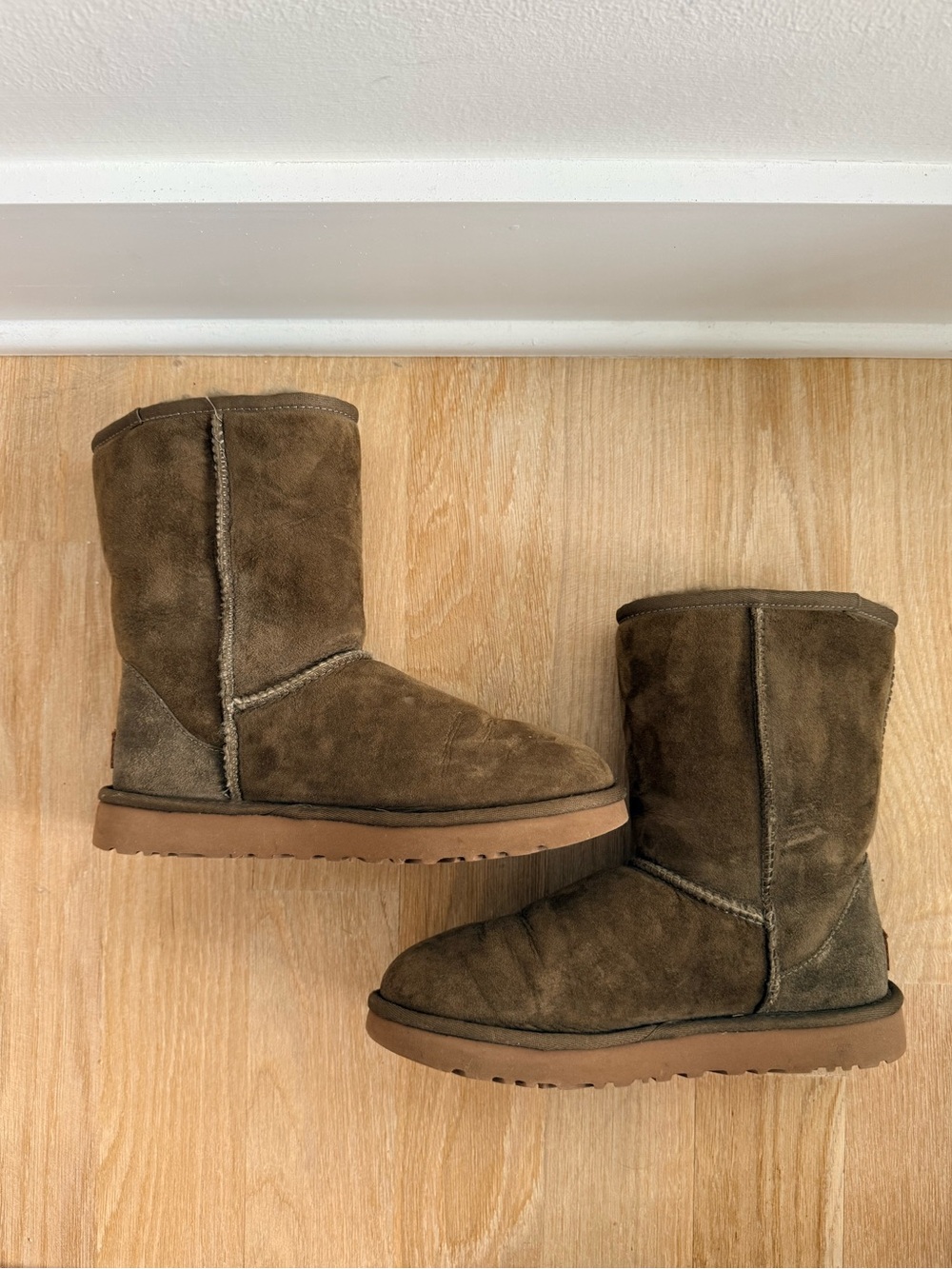 Ugg Classic Short Olive Green Womens Size 7